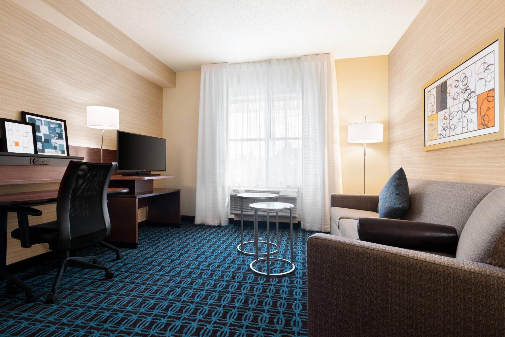 Hotel Fairfield & By Marriott Downtown/university Area 3*